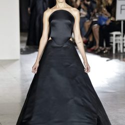 Vestido negro largo de la colección de primavera/verano 2016 de Zac Posen en Nueva York Fashion Week