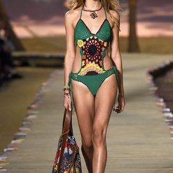 Bañador verde de la colección de primavera/verano 2016 de Tommy Hilfiger en Nueva York Fashion Week