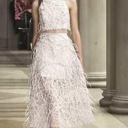 Conjunto de camisa y pantalón rosa de la colección primavera/verano 2016 de Carolina Herrera en New York Fashion Week