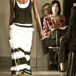 Camiseta y pantalón black&white de la colección de Carolina Herrera primavera/verano 2016 en la Nueva York Fashion Week