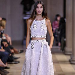Traje de camisa y falda larga de la colección de primavera/verano 2016 del desfile de Carolina Herrera en la Nueva York Fashion Week