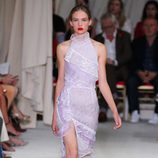 Vestido malva de la colección de primavera/verano 2016 de Oscar de la Renta en Nueva York Fashion Week