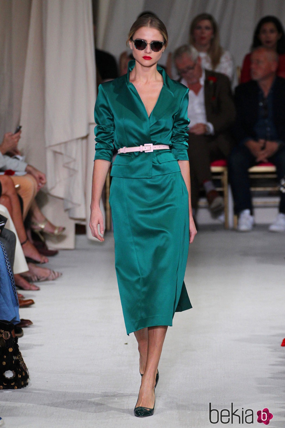 Traje de chaqueta verde de la colección de primavera/verano 2016 de Oscar de la Renta en Nueva York Fashion Week
