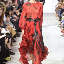 Vestido rojo y negro de la colección de primavera/verano 2016 de Michael Kors en Nueva York Fashion Week