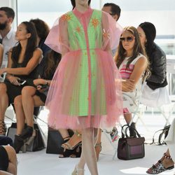 Vestido verde y rosa de la colección de primavera/verano 2016 de Jesús del Pozo en Nueva York Fashion Week