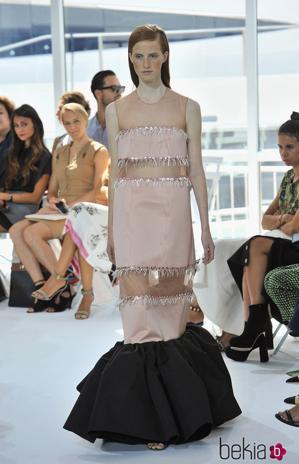 Vestido rosa largo de la colección de primavera/verano 2016 de Jesús del Pozo en Nueva York Fashion Week