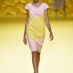 Vestido rosa con corazón de Ágatha Ruiz de la Prada para primavera/verano 2015 en Madrid Fashion Week