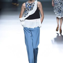 Conjunto azul estampado de Ángel Schlesser para primavera/verano 2015 en Madrid Fashion Week