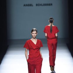 Conjunto rojo de Ángel Schlesser para primavera/verano 2015 en Madrid Fashion Week