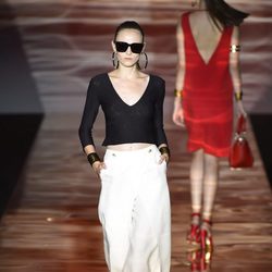 Conjunto blanco y negro de Roberto Verino para primavera/verano 2016 en Madrid Fashion Week