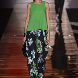 Conjunto de camiseta y pantalón verde de Roberto Verino para primavera/verano 2016 en Madrid Fashion Week