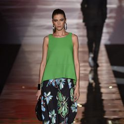 Conjunto de camiseta y pantalón verde de Roberto Verino para primavera/verano 2016 en Madrid Fashion Week