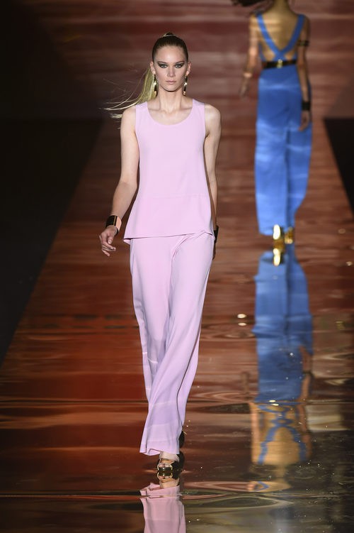 Conjunto rosa de Roberto Verino para primavera/verano 2016 en Madrid Fashion Week