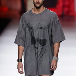 Camiseta gris de hombre de Francis Montesinos para primavera/verano 2016 en Madrid Fashion Week