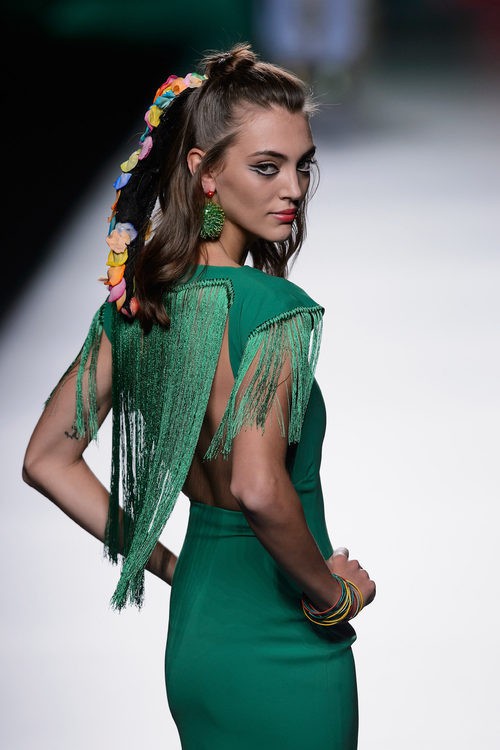Vestido verde con flecos de Francis Montesinos para primavera/verano 2016 en Madrid Fashion Week