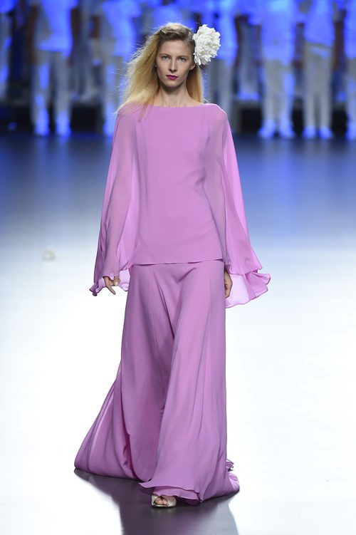 Vestido violeta de Duyos para primavera/verano 2015 en Madrid Fashion Week
