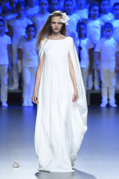Vestido blanco largo de Duyos para primavera/verano 2015 en Madrid Fashion Week
