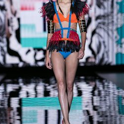 Conjunto de lencería y plumas de Andrés Sardá para primavera/verano 2016 en Madrid Fashion Week