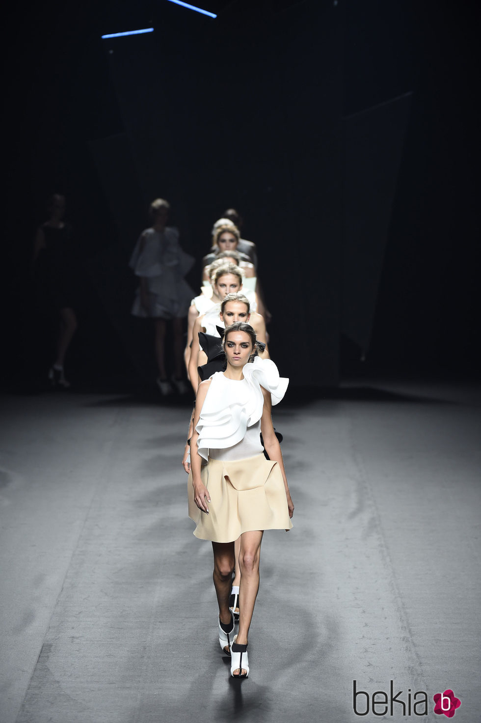 Carrusel del desfile de Amaya Arzuaga para primavera/verano 2015 en Madrid Fashion Week