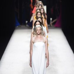 Carrusel del desfile de Juanjo Oliva para primavera/verano 2015 en Madrid Fashion Week
