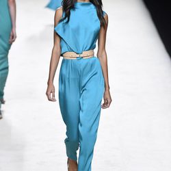 Conjunto azul de Juanjo Oliva para primavera/verano 2015 en Madrid Fashion Week