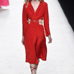 Vestido rojo de Juanjo Oliva para primavera/verano 2015 en Madrid Fashion Week