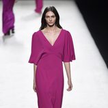 Vestido violeta de Juanjo Oliva para primavera/verano 2015 en Madrid Fashion Week