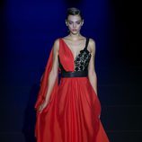 Vestido rojo de Hannibal Laguna para primavera/verano 2016 en Madrid Fashion Week
