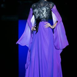 Vestido morado y negro de Hannibal Laguna para primavera/verano 2016 en Madrid Fashion Week