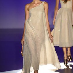 Vestido asimétrico de Hannibal Laguna para primavera/verano 2016 en Madrid Fashion Week