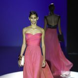 Vestido rosa de Hannibal Laguna para primavera/verano 2016 en Madrid Fashion Week
