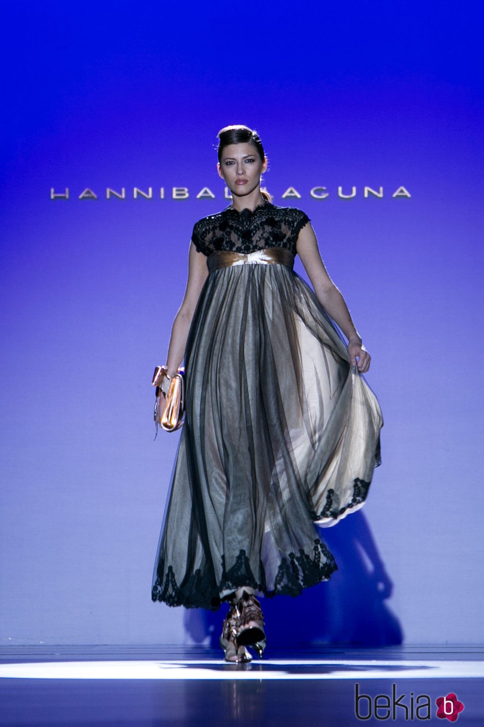 Vestido negro y gris de Hannibal Laguna para primavera/verano 2016 en Madrid Fashion Week
