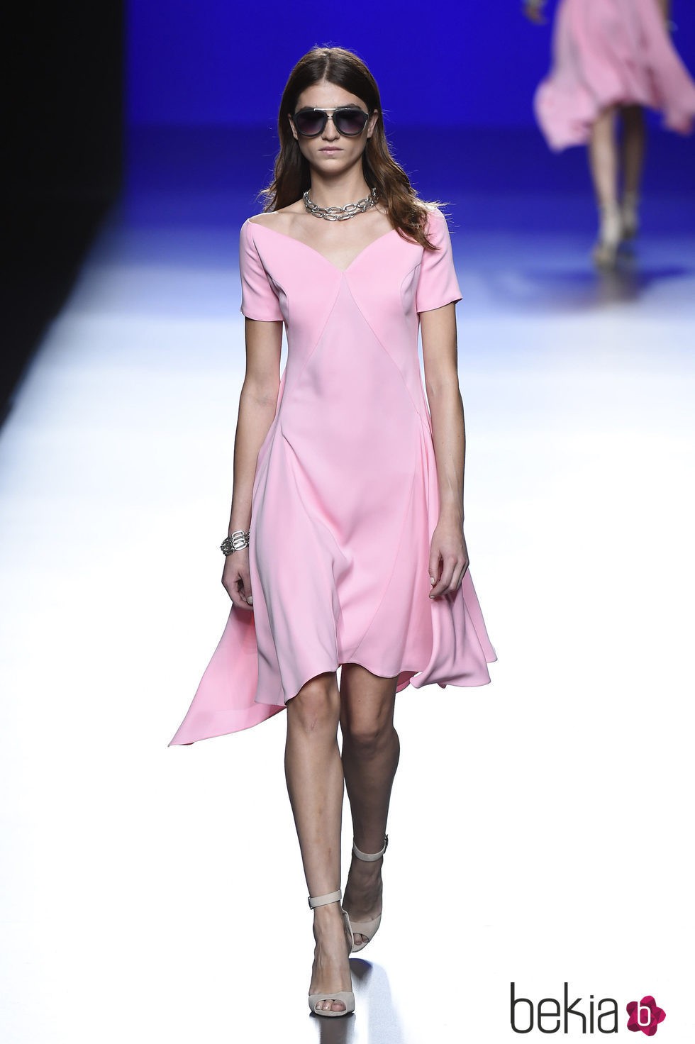 Vestido rosa claro de la colección de primavera/verano 2016 de Roberto Torretta en Madrid Fashion Week