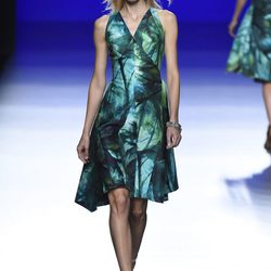 Vestido en tonos verdes por encima de la rodilla de la colección de primavera/verano 2016 de Roberto Torretta en Madrid Fashion Week
