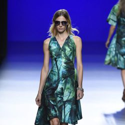 Vestido en tonos verdes por encima de la rodilla de la colección de primavera/verano 2016 de Roberto Torretta en Madrid Fashion Week