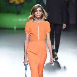 Vestido naranja de la colección primavera/verano 2016 de Ana Locking en Madrid Fashion Week