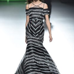 Vestido negro y gris de la colección de primavera/verano 2016 de Ana Locking en Madrid Fashion Week