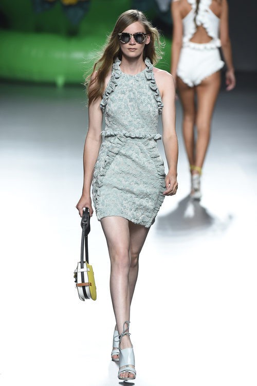 Vestido verde y beige de la colección primavera/verano 2016 de Ana Locking en Madrid Fashion Week