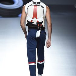 Corrector de postura y pantalón largo de la colección de primavera/verano 2016 de David Delfin en Madrid Fashion Week