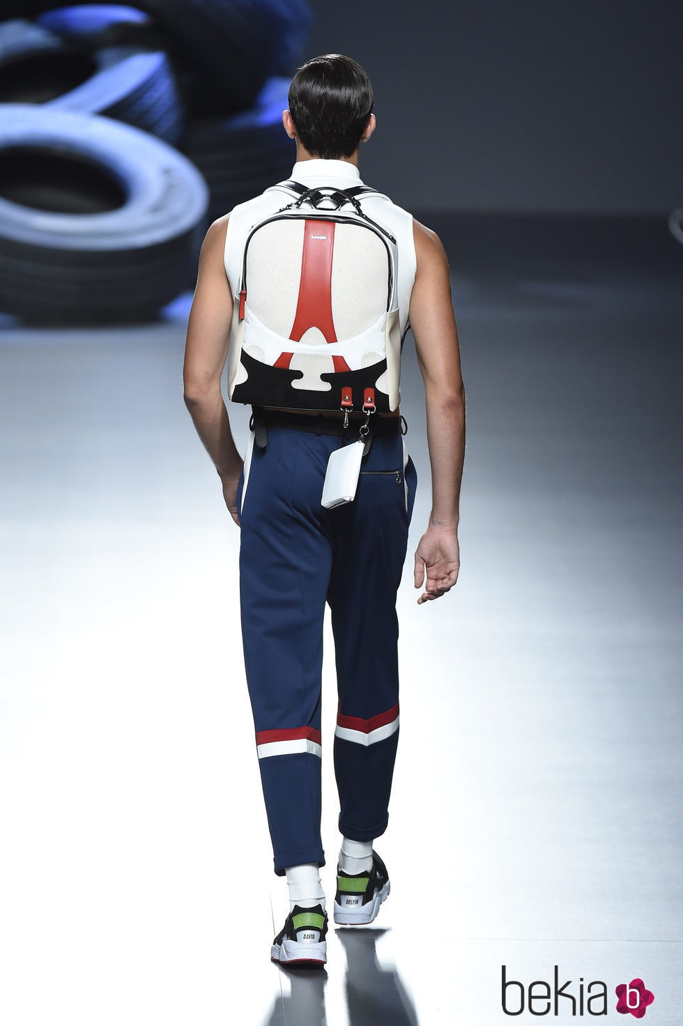 Corrector de postura y pantalón largo de la colección de primavera/verano 2016 de David Delfin en Madrid Fashion Week