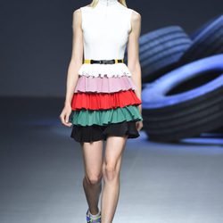 Vestido de volantes de la colección de primavera/verano 2016 de David Delfin en Madrid Fashion Week