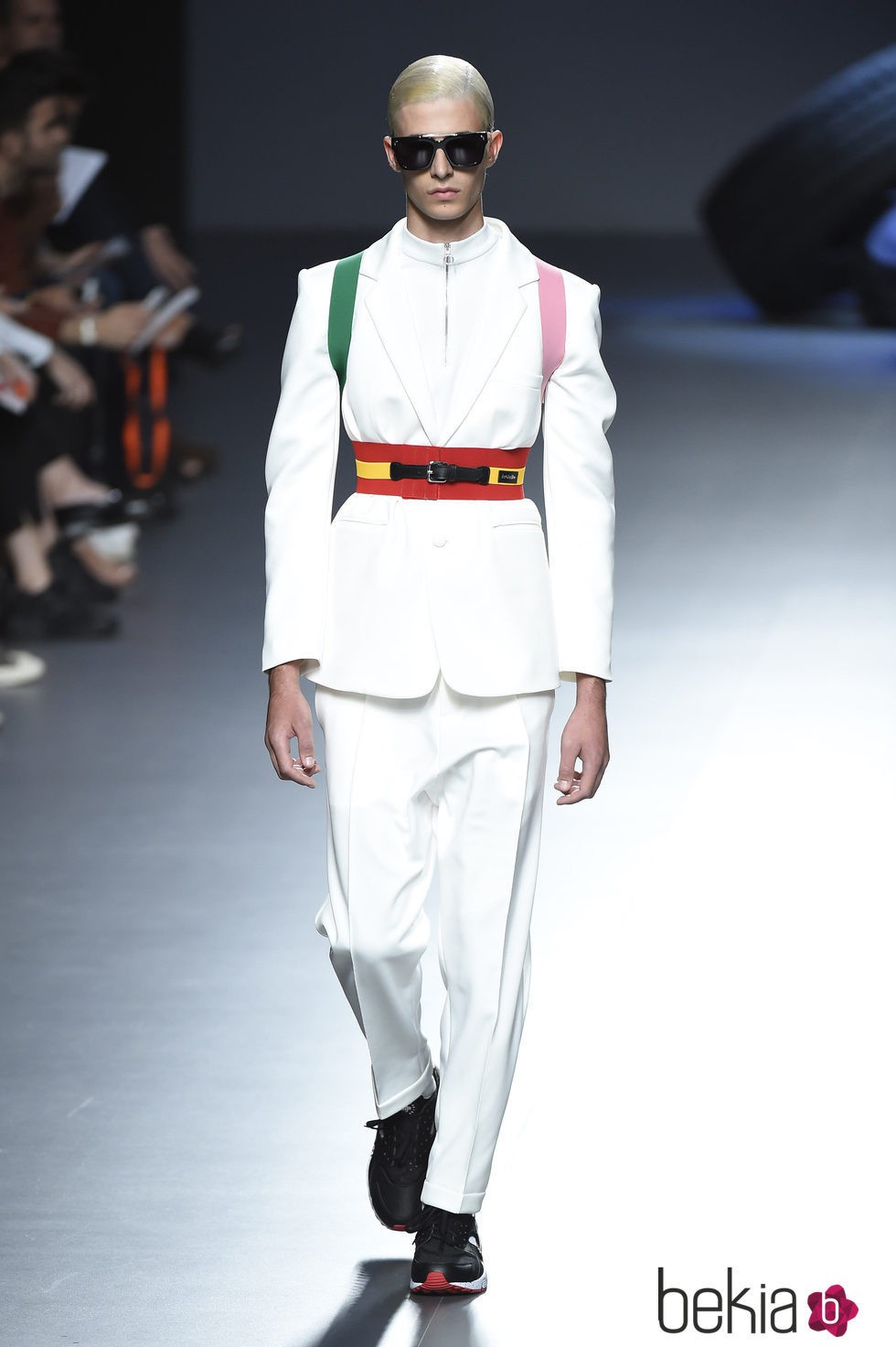 Traje de chaqueta blanco de la colección de primavera/verano 2016 de David Delfin en Madrid Fashion Week