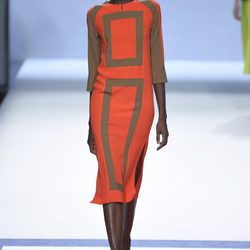 Vestido naranja y marrón con cuadrados de la colección primavera/verano 2016 de Devota&Lomba en Madrid Fashion Week