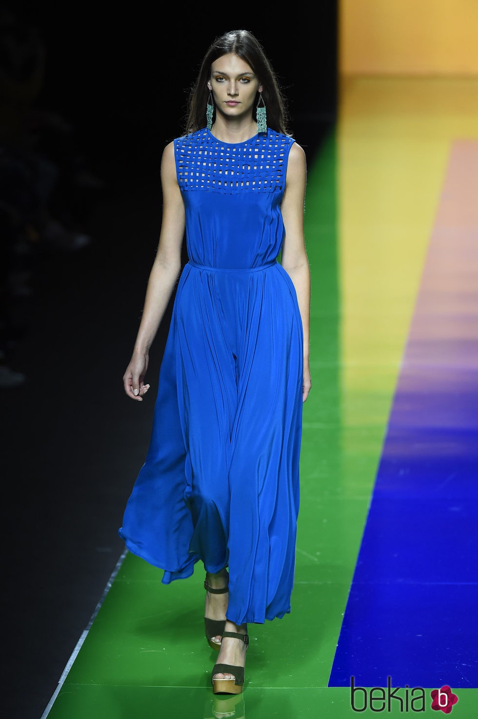 Vestido azul largo de la colección de primavera/verano 2016 de Ailanto en Madrid Fashion Week