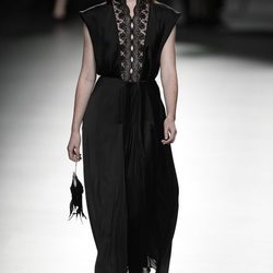 Vestido negro de Ion Fiz para primavera/verano 2016 en Madrid Fashion Week