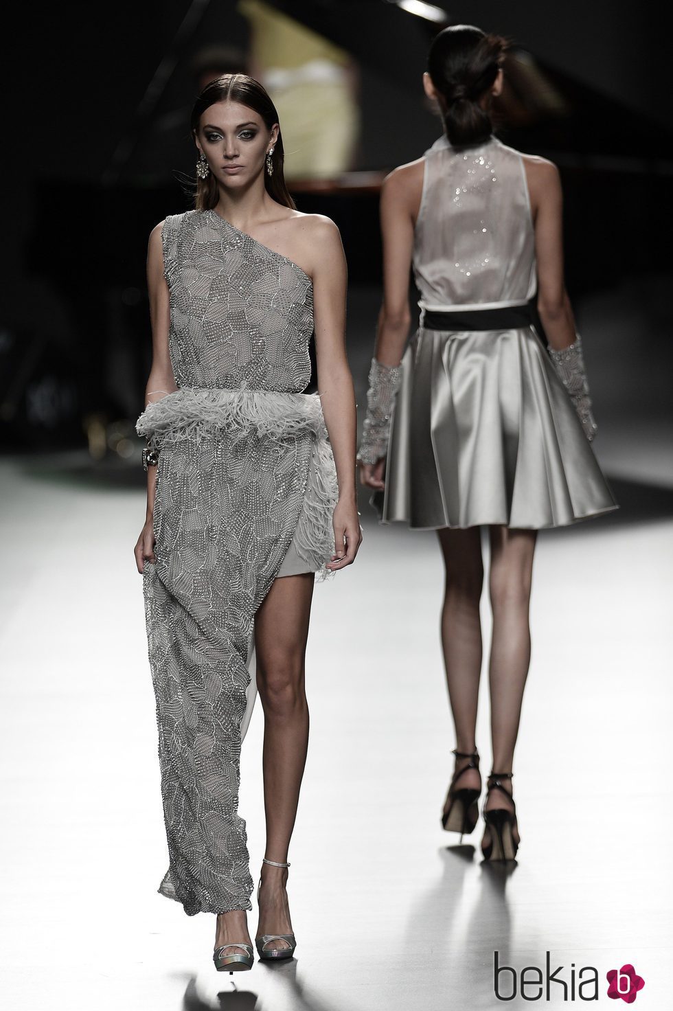 Vestido gris de Ion Fiz para primavera/verano 2016 en Madrid Fashion Week