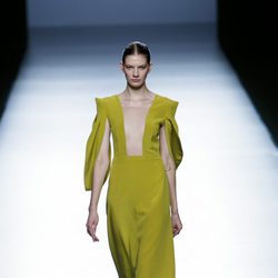 Vestido pistacho de la colección de primavera/verano 2016 de Teresa Helbig en Madrid Fashion Week