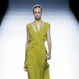 Vestido pistacho largo de la colección de primavera/verano 2016 de Teresa Helbig en Madrid Fashion Week