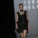 Vestido negro de la colección de primavera/verano 2016 de Teresa Helbig en Madrid Fashion Week