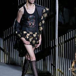 Conjunto negro estampado de la colección primavera/verano 2016 de Alvarno en Madrid Fashion Week